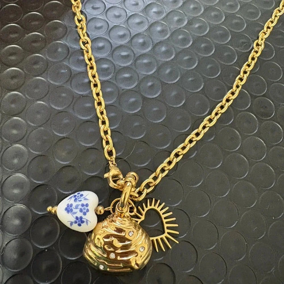 Tri charmed necklace - Picture 4 of 7